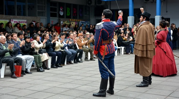 Acto escolar con estudiantes del Instituto Privado Tucumán